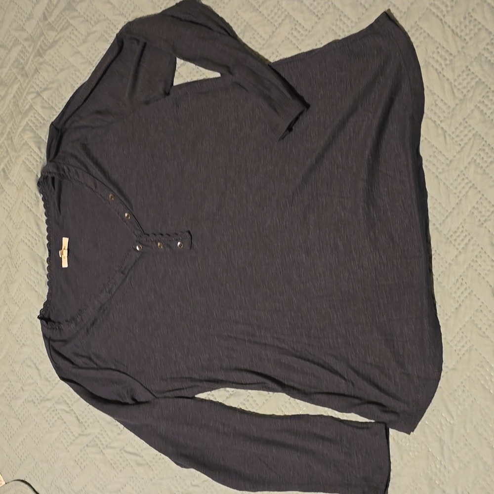Maurices XL long sleeve vneck top